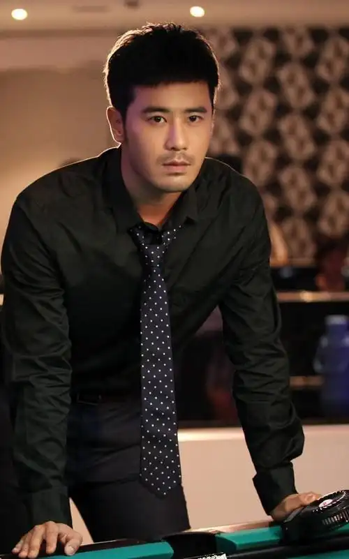 由实力派型男演员陈亦飞与戚薇,王晓晨领衔主演的都市情感励志剧