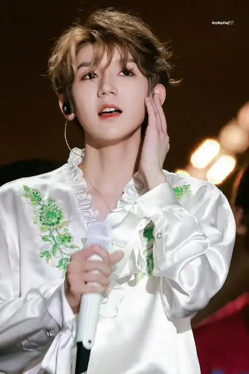 王源炸毛了##t杂志集齐tfboys