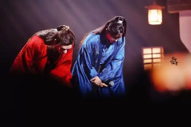 《山河令》演唱会再现原场景,龚俊张哲瀚梦回温周,唱歌纷纷跑调