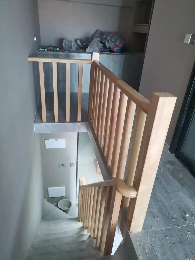 重庆实木原木栏杆扶手工厂直销一米批发