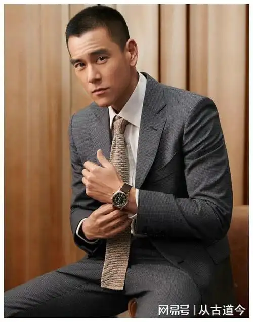 42岁彭于晏驾车引关注,美女陪同疑定居日本!