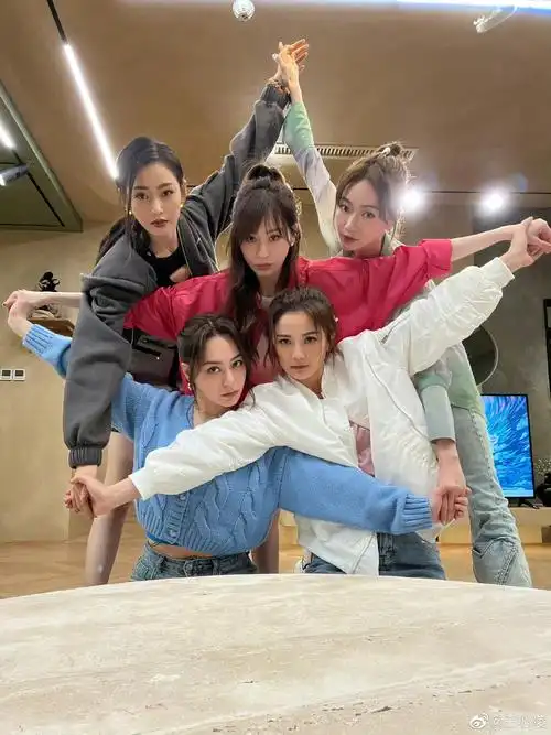 这拍照姿势也是没谁了期待星星点灯组合