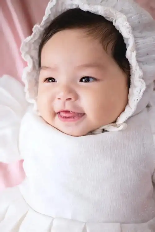 救命啊,她怎么那么可爱99 #治愈系笑容 #宝宝百天照 #这 - 抖音