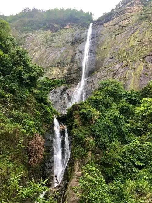 在秀峰小杆子望庐山瀑布