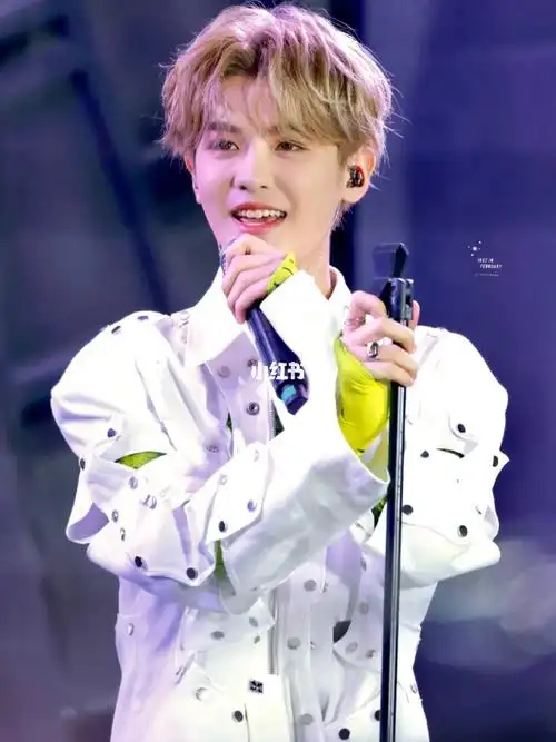 舞台真的太绝了黄明昊发光瞬间黄明昊绝美舞台