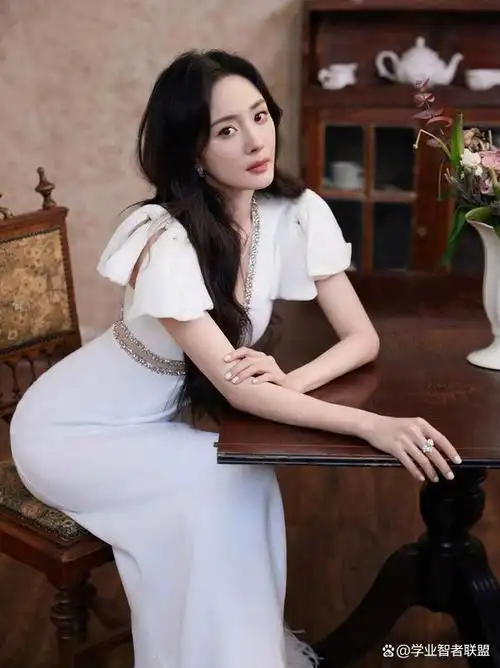 杨幂:37岁的绝世性感,大幂幂的真我风采!