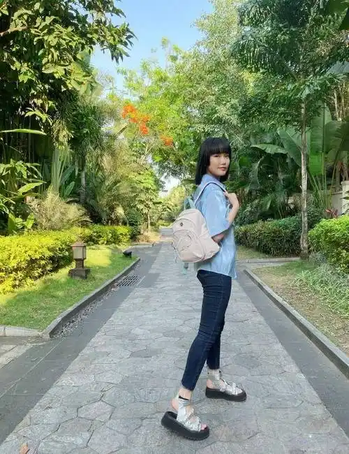 歌手黄龄简介( 上海的歌手黄龄)