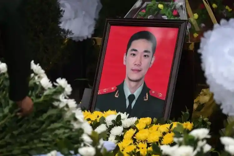 总有一句话让你肃然起敬让你泪流满面