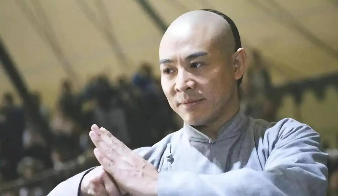 李连杰手伸得太长,警告吴京要夹着尾巴做人.要知道自己是哪根葱!