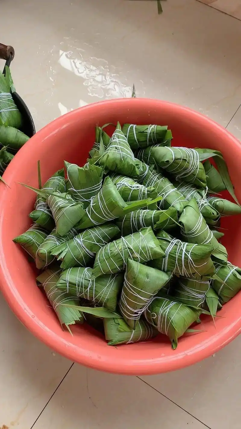 记录第一次包粽子,过程不重要,重要的是结果,不漏米算是成功了 - 抖音