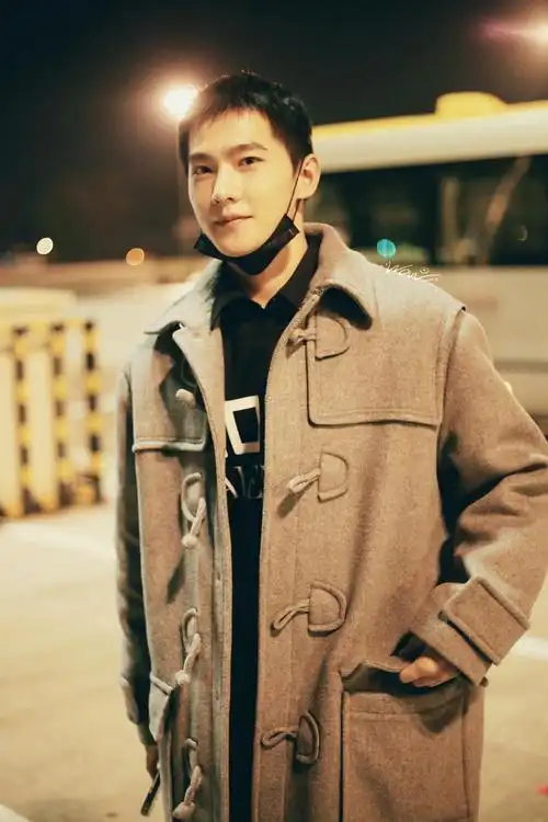 谁能好心告诉杨洋吗?我想看他拍都市偶像剧了!