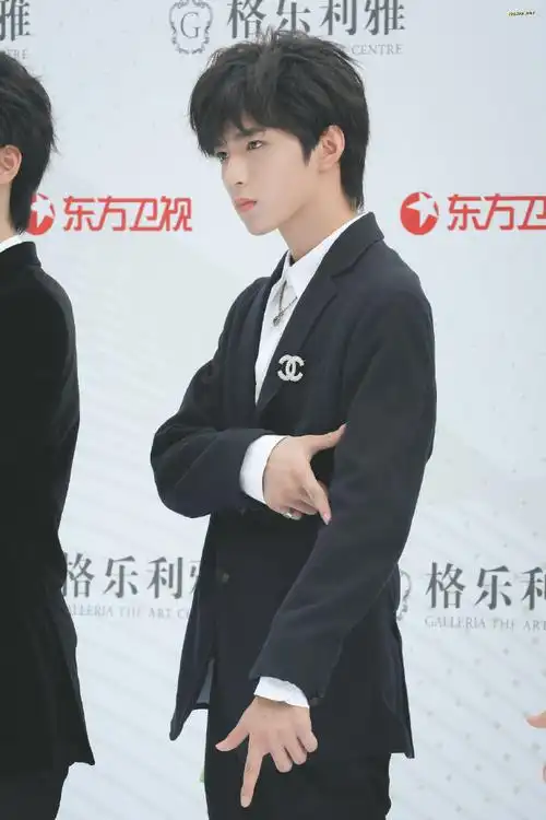 10529639199秀场男模@时代少年团-刘耀文"等我长高长壮,我要