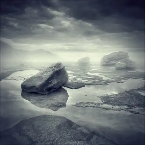 来自deviantart社区arayo的黑白意境摄影作品,好久没去那里逛逛了