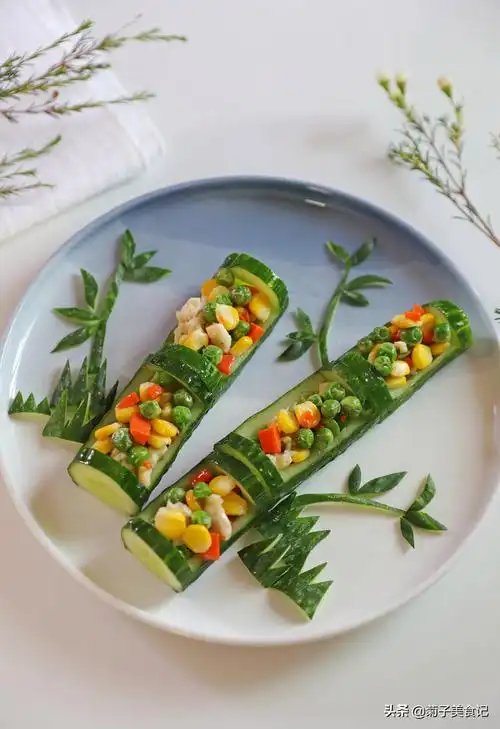 这道菜叫竹报平安,造型像一幅画,真舍不得吃,寓意富足吉祥
