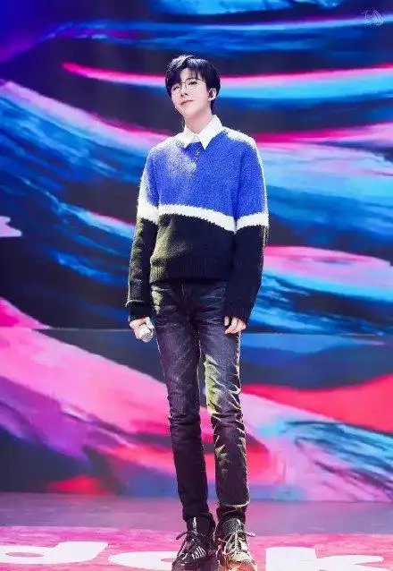 刘宇宁腿精本精,像极了漫画里走出来的王子,简直了_高清图集_新浪网