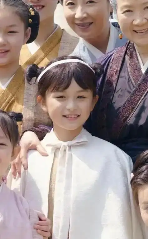 刘楚恬2岁出道年入百万因长相甜美遭禁止整容现在长成啥样