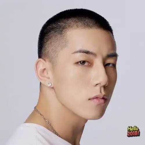 小猪王嘉尔henry蔡依林···这邪魅小哥拥有的才是真正的明星朋友圈