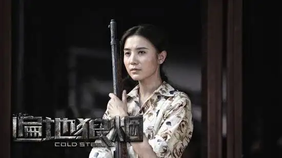 何润东,何晟铭《遍地狼烟》剧照何润东饰牧良逢