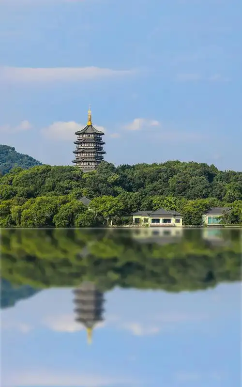 雷峰夕照          断桥残雪是西湖