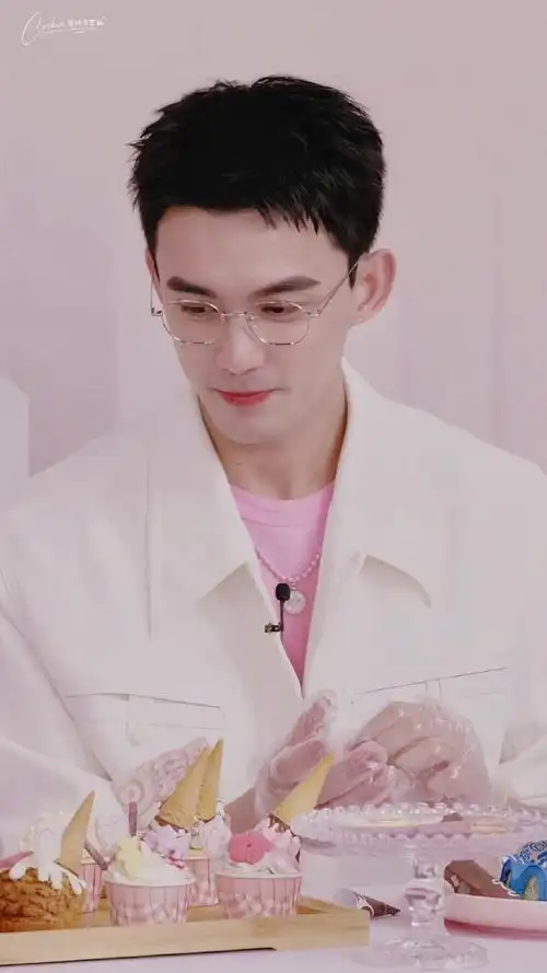 吴磊戴眼镜##吴磊银丝眼镜苏感