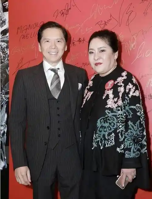 年轻时照片,颜值惊艳不输关之琳,向佐却被无情嘲讽_刘德华_向华强