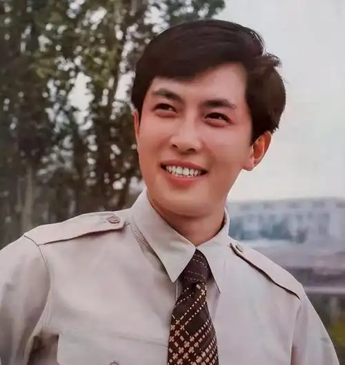 曾经的伟人专业户71岁的唐国强已经走上了演员的另一条道路