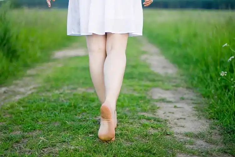 赤脚图片_赤脚高清图片_全景视觉