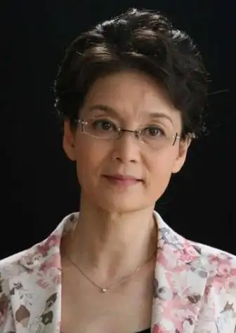 电影演员潘虹,演员潘虹个人简历情感经历,本文共(3954字)