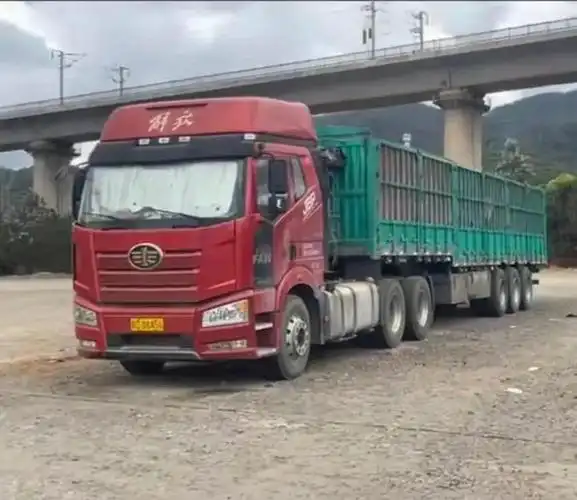 警方回应|大货车|驾驶员|驾驶室|车门时_网易订阅