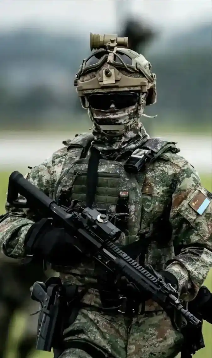 新款解放军单兵装备帅爆了!#珠海航展 #军事科技 #中国军人 - 抖音