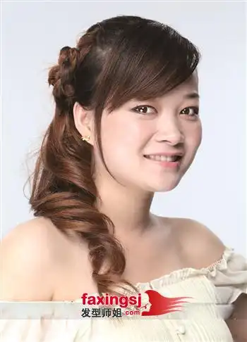 国字脸女生简单扎发设计 时尚个性的国字脸扎发发型(3)