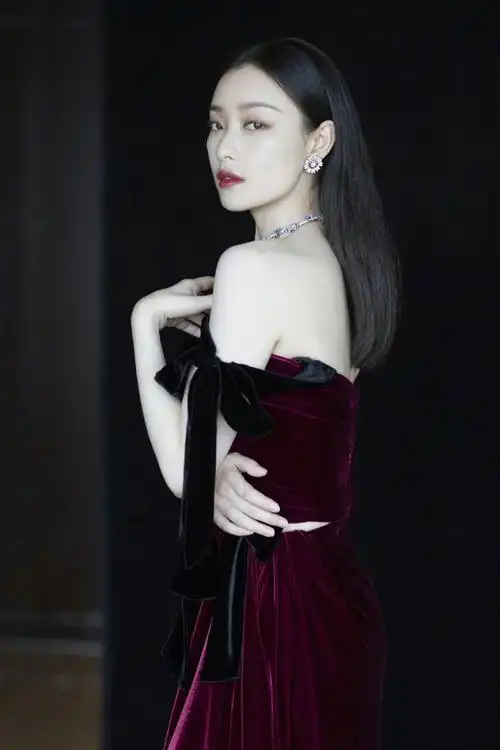 女演员倪妮优雅高贵活动写真