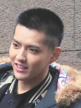 吴亦凡寸头发型图片  帅到爆炸的男生