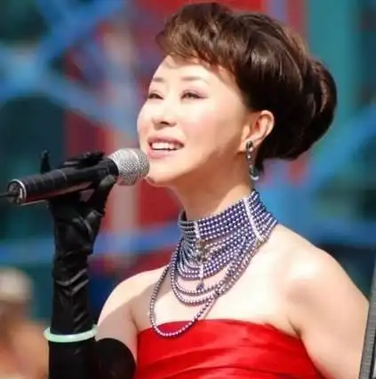 金铁霖的教育能力可以说是全国数一数二的,刚刚进入大学,就有机会被