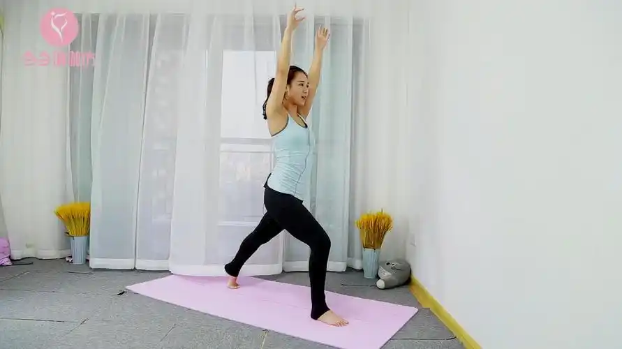 初学者必练2个动作,每天练10分钟,稳定根基,解锁更多瑜伽体式