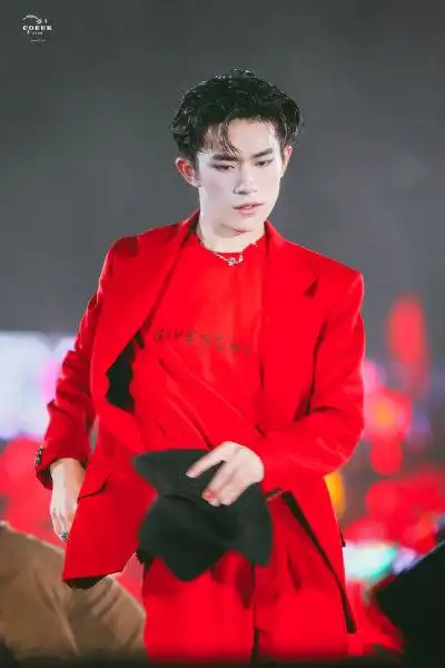 19/08/10 tfboys六周年 易烊千玺 红色西装