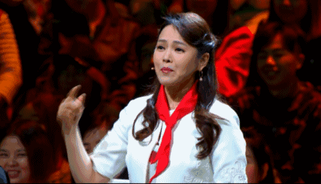 伊能静:我们来玩穿衣服的游戏好不好?小米粒:好!