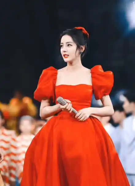 【迪丽热巴】迪斯尼白雪公主怎么又出逃了?