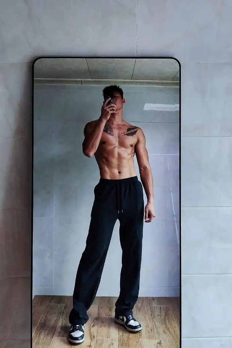 天下雨了.#健身 #腹肌 #肌肉 #你的坚持 - 抖音