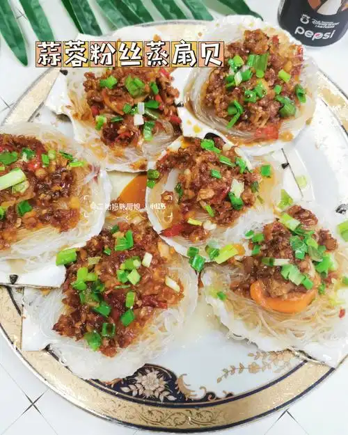 95今天买了几个扇贝回来,准备做个蒜蓉粉丝蒸扇贝,做法简单,好吃到