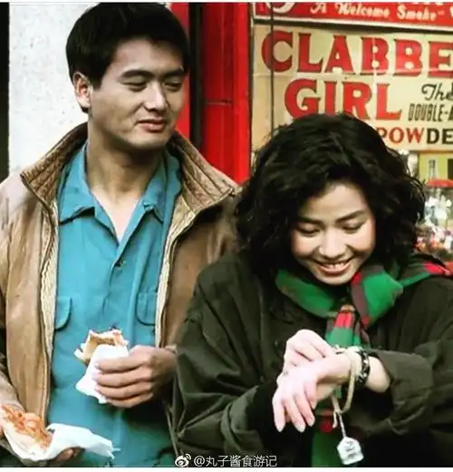 总感觉这部片子特别适合秋天,周润发,钟楚红,那个年代的颜值真的很