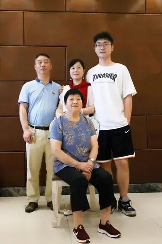 母亲的七十岁生辰日,父母的金婚纪念日