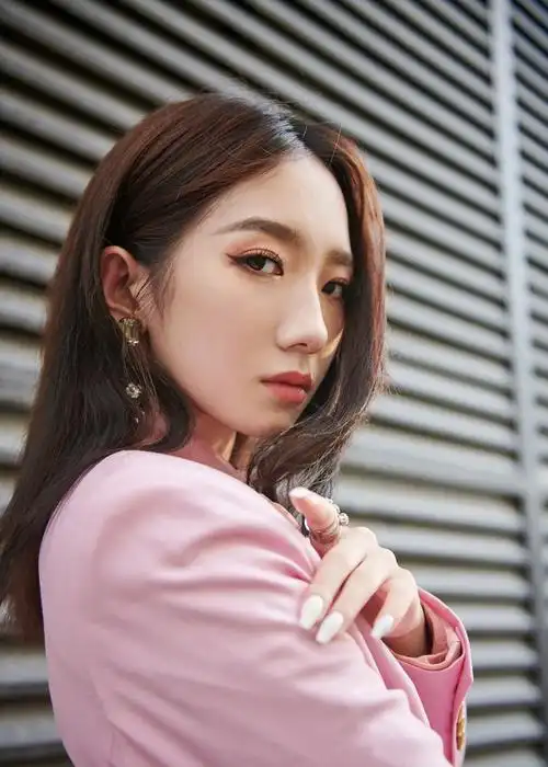 率性恣意的粉色女郎孟美岐