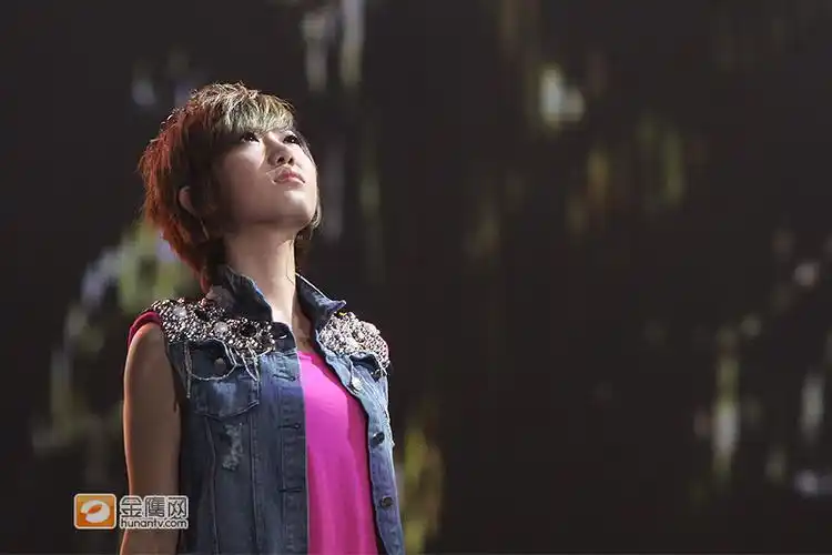 p>洪辰,1991年10月9日出生于江苏省常州市,中国内地女歌手,演员,毕业