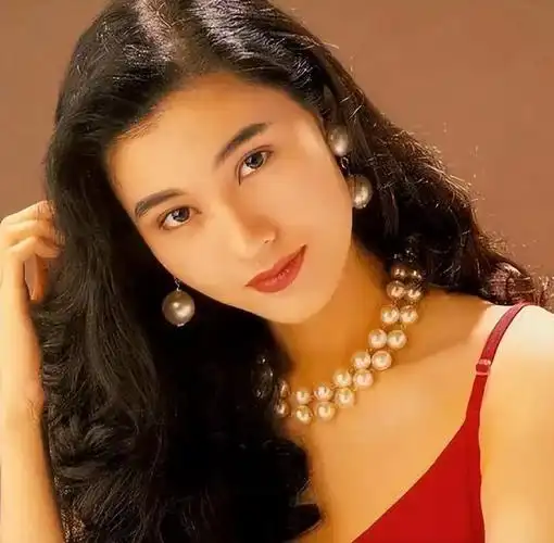 1970年出生的李嘉欣,是中葡两国的混血儿.