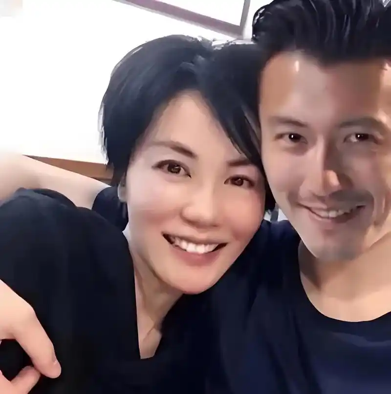 有一种爱情叫王菲谢霆锋,爱你的人,即使你结过婚,生过孩子,他还是爱你