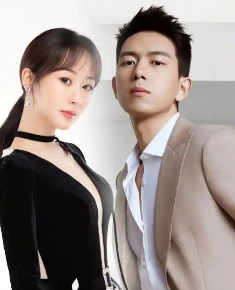 杨紫和李现又被拍到啦!两人同乘一架飞机回剧组,这是要炒cp的节奏?