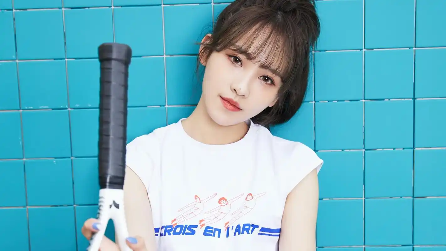 活泼可爱 美丽动人的女明星——蒋申