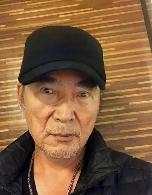 51岁焦恩俊晒近照:感慨自己一夜变老,网友:你逗我玩呢