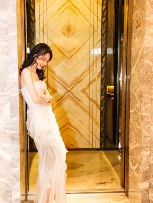 张雯古典美写真_卷发_一身_时尚